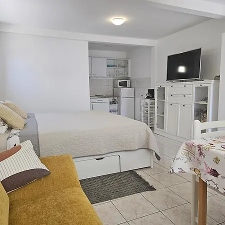 House With Garden And Private Parking *
