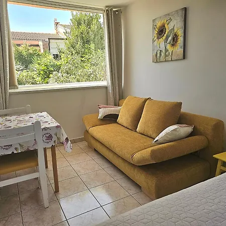 House With Garden And Private Parking Fazana