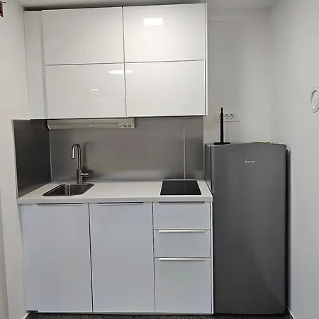 House With Garden And Private Parking