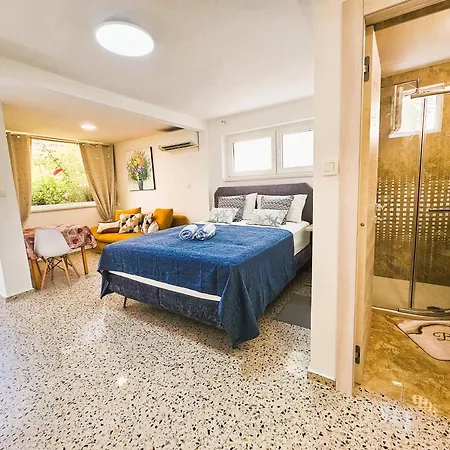 House With Garden And Private Parking Holiday home